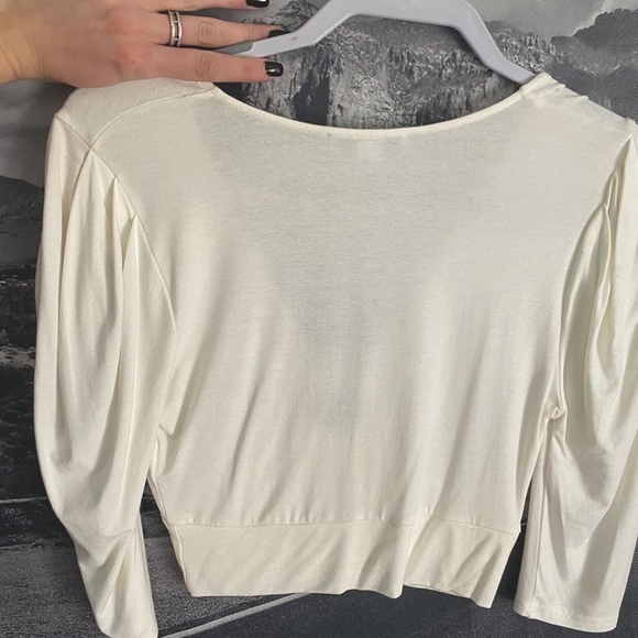 White top - Picture 2 of 2